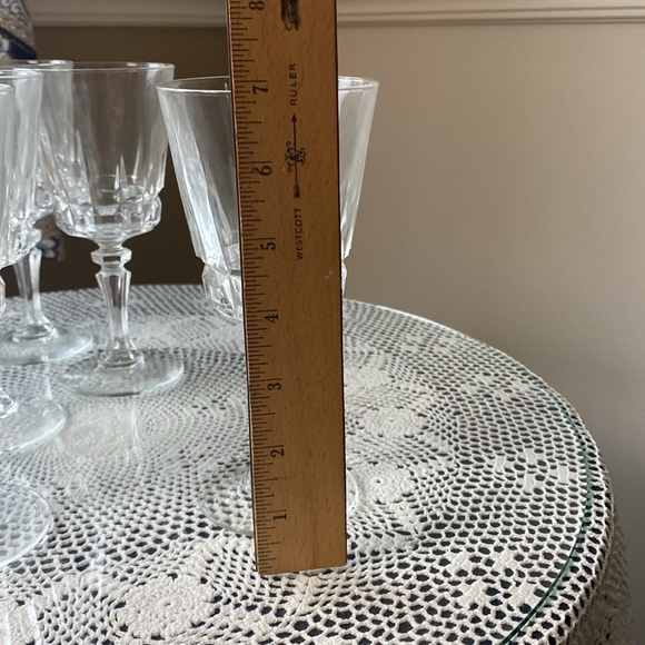 Set of 8 Lady Victoria Crystal Stemware. - Picture 4 of 5